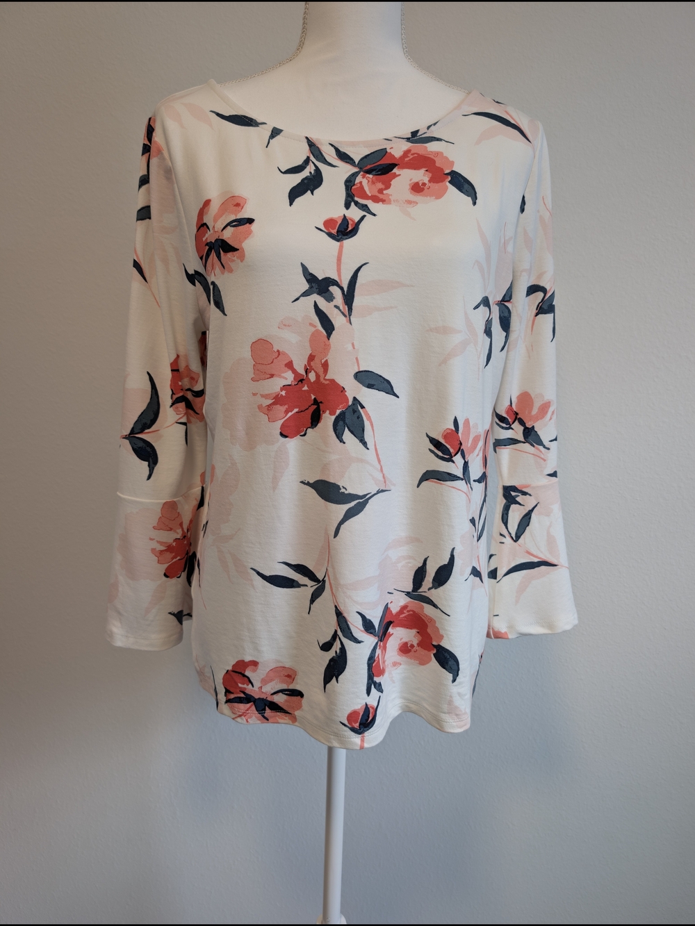 Ann Taylor Factory Floral Blouse L Medium White Pink Knit Long Bell Sleeve Top